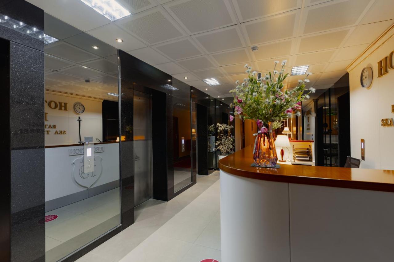 19 Apartament